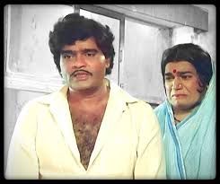 ५. याच काळात लक्ष्या आणि अशोक सराफ जोडी तयार झाली. या जोडीने अनेक चित्रपटात काम केलं आणि ते चित्रपट गाजले सुद्धा. ‘बाळाचे बाप ब्रम्हचारी’, ‘माझा छकुला’, ‘आयत्या घरात घरोबा’ इत्यादी त्याची उदाहरणं. दोघांचं टायमिंग जुळून आलं होतं.