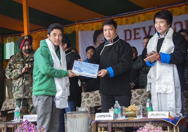 भारतातल्या या गावात सगळेच कसे काय करोडपती ??