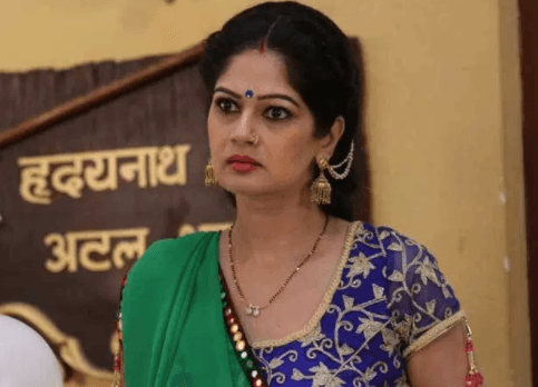 २. रेश्मा टिपणीस