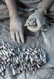 आता पाहूया हे फटाके तयार कसे होतात - 