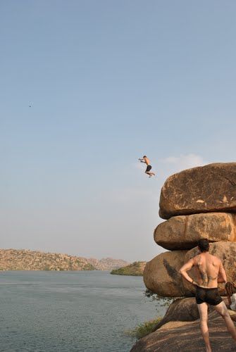 ५. क्लिफ जम्पिंग