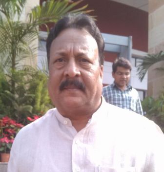 ७.  मदन येरावार