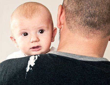 ९. लहान मुलासोबत प्रवास करताना..