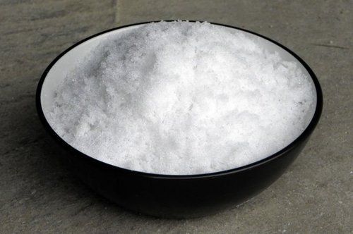 मीठाचा वापर करा.