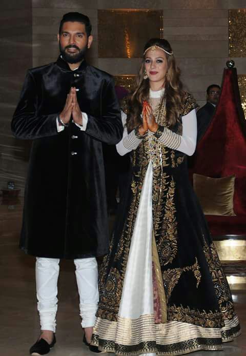 काल उडाला युवीच्या लग्नाचा बार : पाहूया काही क्षणचित्रे