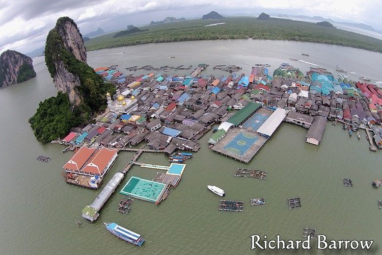 या मुलांनी चक्क बांधलं तरंगतं मैदान...वाचा एका जिद्दीची कहाणी!!!