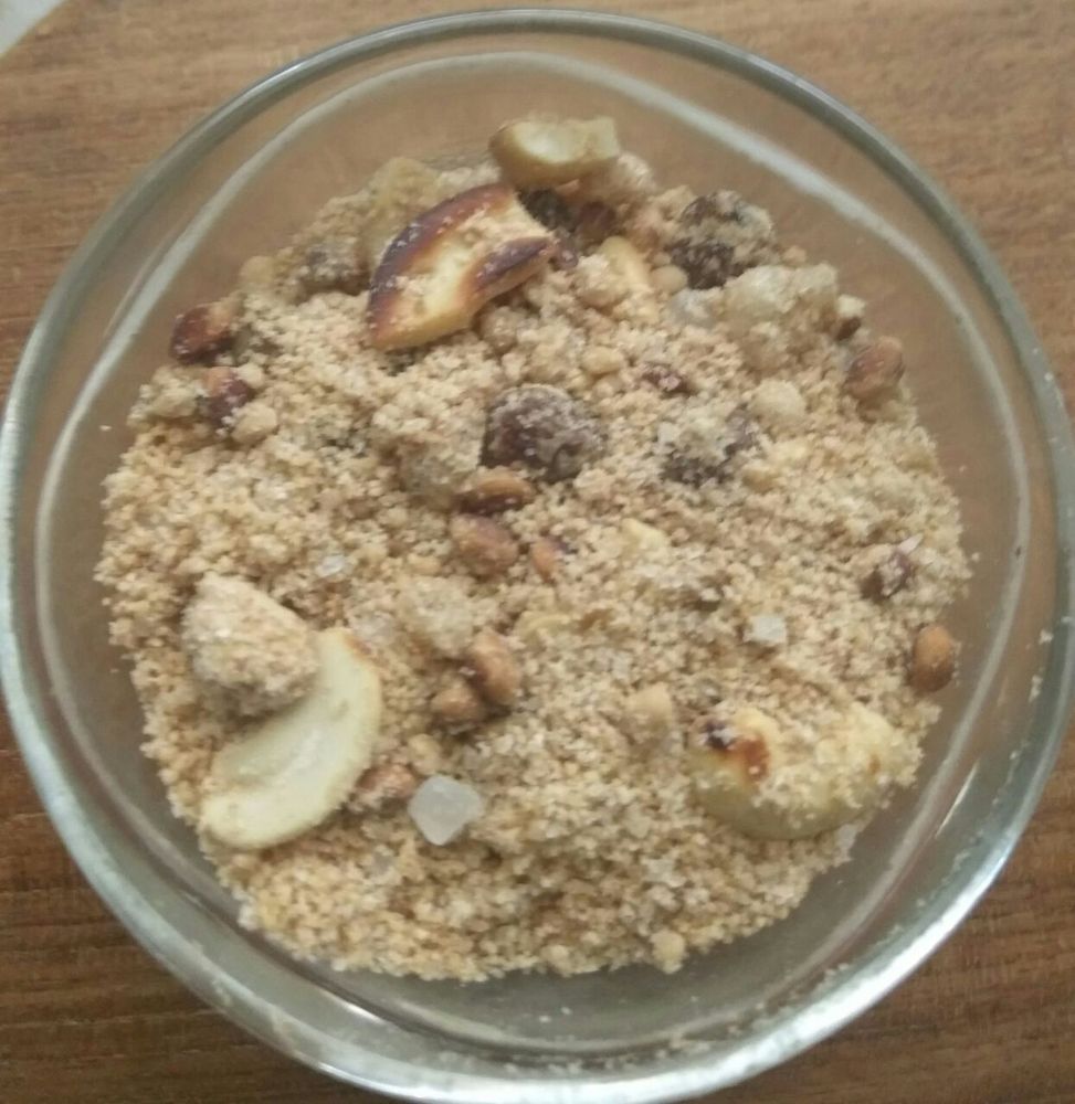 या वर्षी आपल्या लाडक्या बाप्पासाठी सुंद पंजीरी हा एक ख़ास प्रसाद बनवू या!