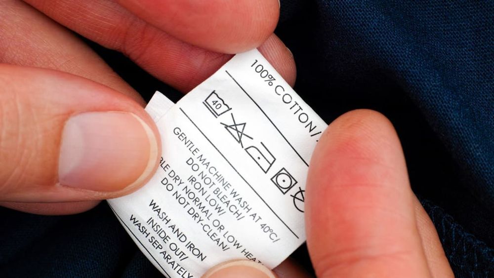 कपड्यांची वाट लावून घ्यायची नसेल तर या चिन्हांचा अर्थ समजून घ्यायलाच हवा !!