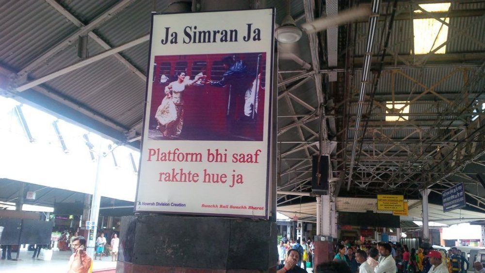 मुंबईच्या रेल्वे स्टेशनवर आता गब्बर, राज सिमरन देताहेत स्वच्छतेचा संदेश