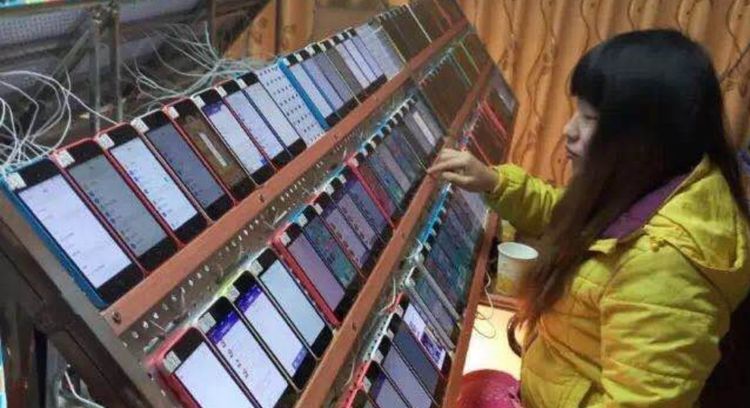 १०,००० मोबाईल वापरून चायनावाले आपली फिरकी घेतायत...वाचा काय आहे 'फेक लाईक फॅक्ट्री' !!!