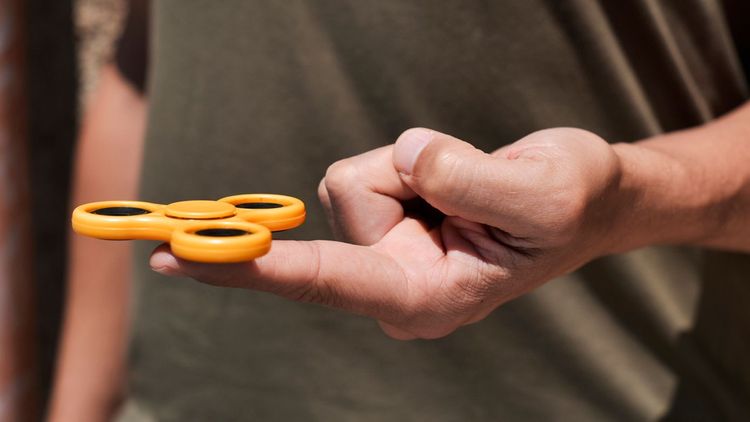 फिजेट स्पिनर : ३००० कोटींच नवं खूळ !!!