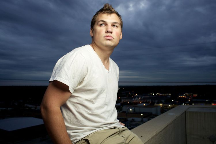  ब्रायनला त्याच्या वडीलांनी तो अकरा  महिन्याचा असताना एचहायव्हीबाधित रक्ताचे इंजेक्शन दिले, पुढे काय झाले ते बघा या व्हिडिओमधे