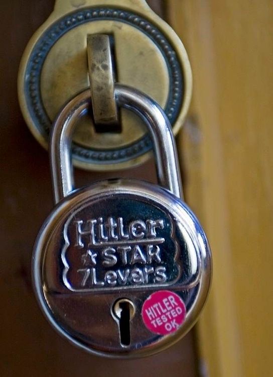 ५. हिटलर टाळा !!