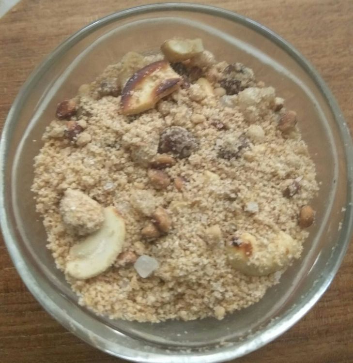 या वर्षी आपल्या लाडक्या बाप्पासाठी सुंद पंजीरी हा एक ख़ास प्रसाद बनवू या! 