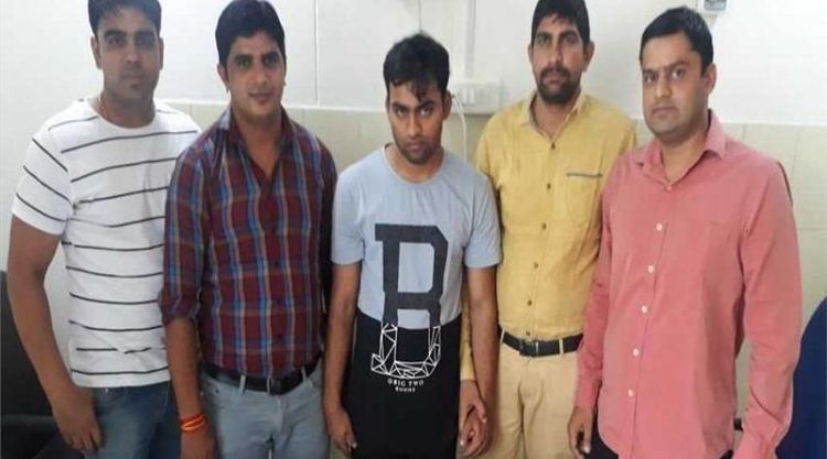 दिल्लीच्या तरूणाचा अमेझॉनला गंडा : फुकटात मिळवले १६६ स्मार्टफोन!