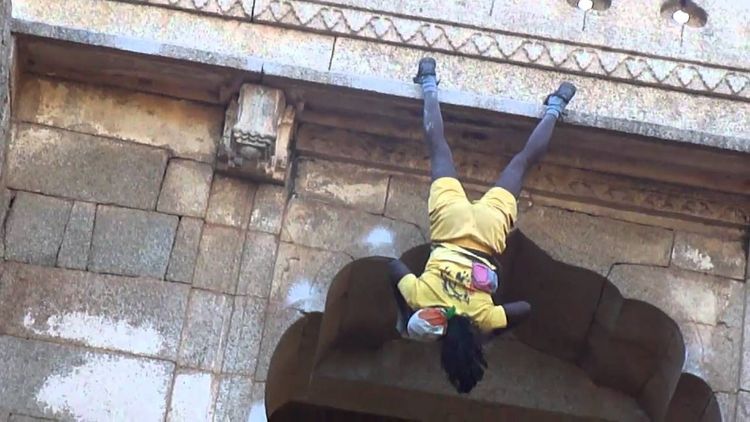 माणसा पासून माकडा पर्यंतचा प्रवास: भेटा भारताच्या मंकी मॅनला !!