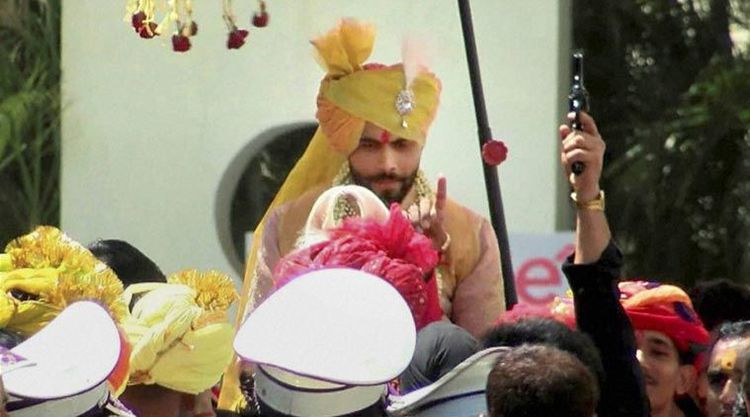 सर जडेजाच्या वरातीत हवेत गोळीबार!!!