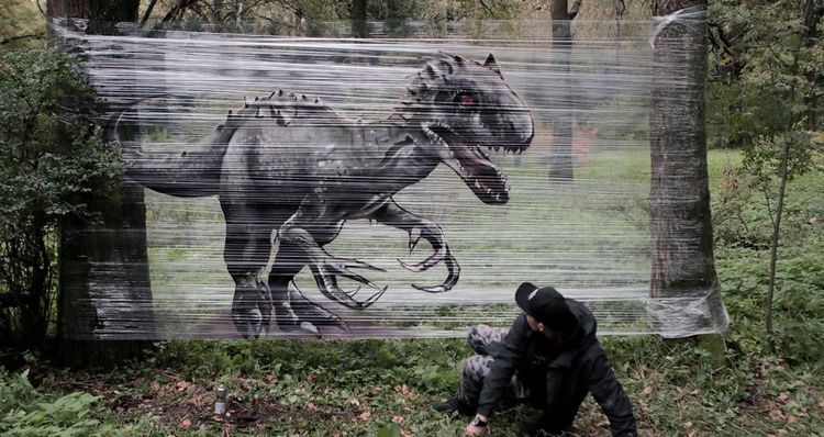 प्लास्टिकवर साकारले आहेत डायनॉसोर, माकड, अस्वल....या कलाकाराची भन्नाट आयडिया बघितली का ?