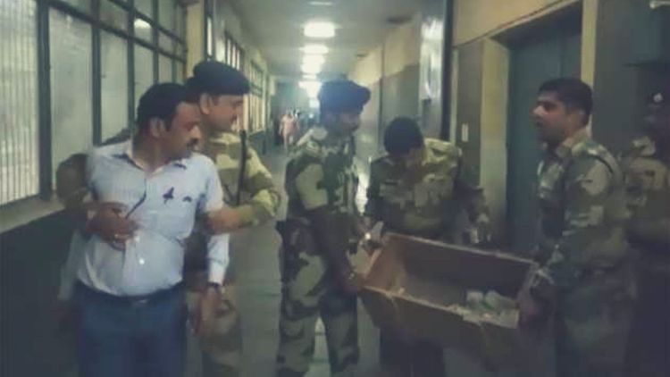 कसे चोरले याने नोटांच्या छापखान्यातून तब्बल ९० लाख रुपये ??