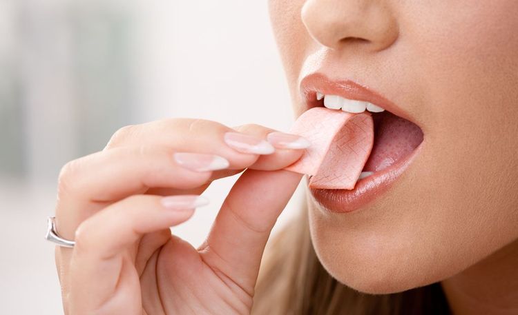 ६. काही तरी चघळत राहा