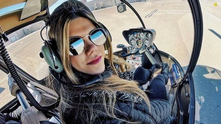 भेटा जगातल्या सर्वात ‘हॉट’ हेलिकॉप्टर पायलटला !!