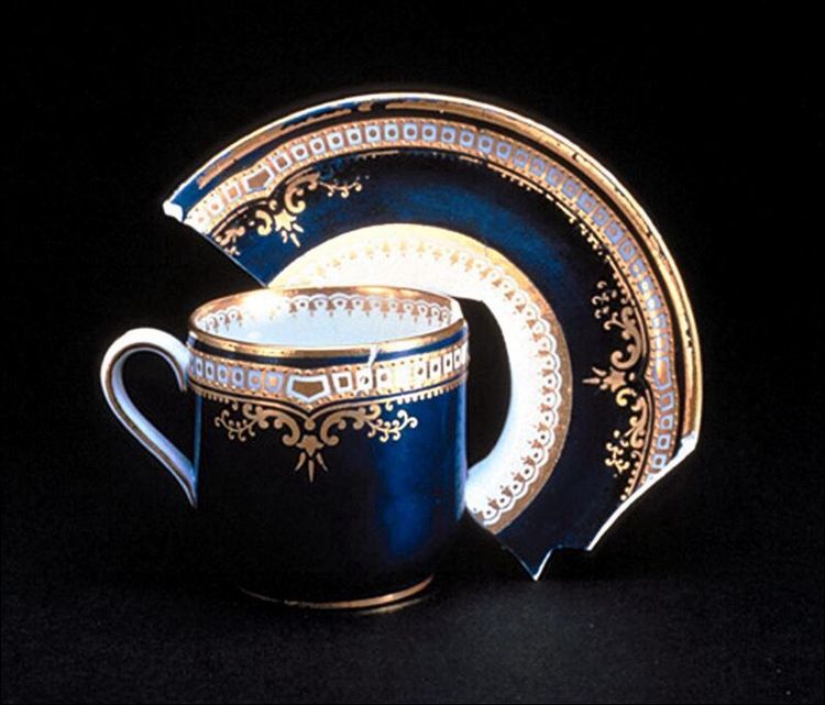 ६. चिनीमातीची भांडी