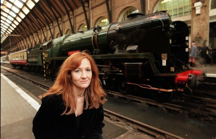 ५. हॅरी पॉटरची कल्पना कशी सुचली ?