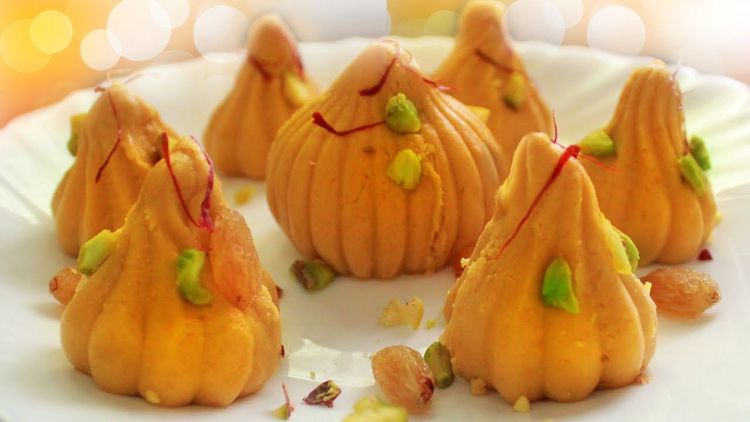 १४. बेसनाचे मोदक