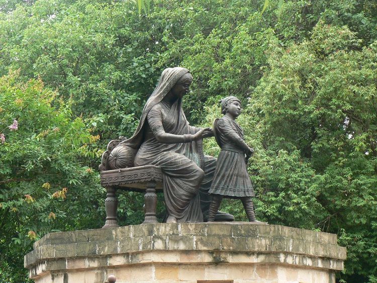 दिनविशेष: राजमाता जिजाऊंचं पुण्यस्मरण..