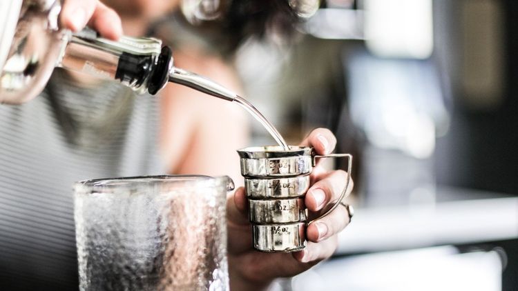 ३. जगभर पेग ३० मिलीचा असतो तर भारतात पेगचे माप ६० पासून पुढे सुरु होते म्हणजे स्टँडर्ड ६० मिली तर पटीयाला ९० !!