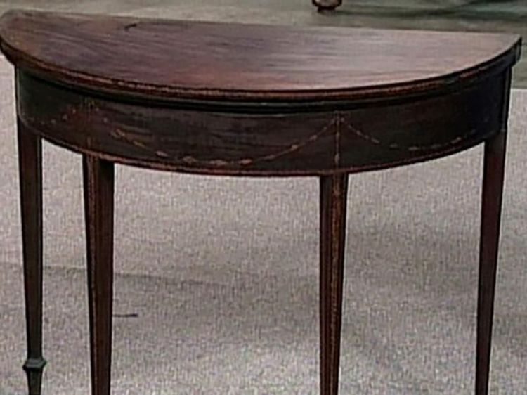 ७. कार्ड टेबल