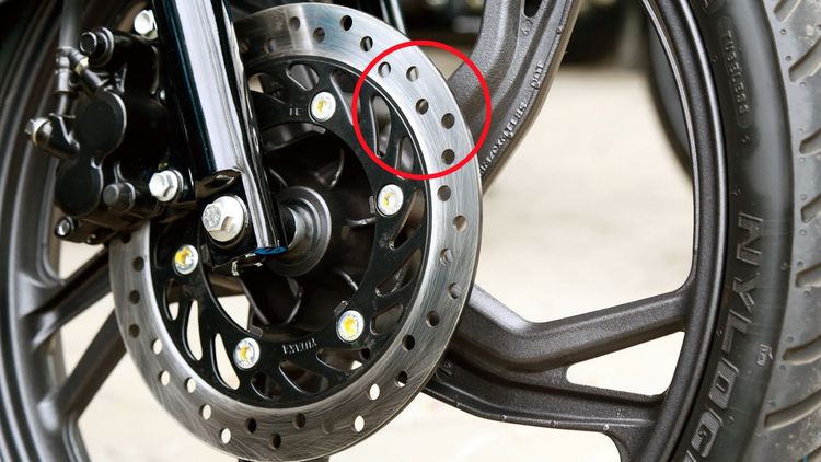 आपल्या मोटारसायकलच्या 'डिस्क ब्रेक'ला होल का असतात ? 