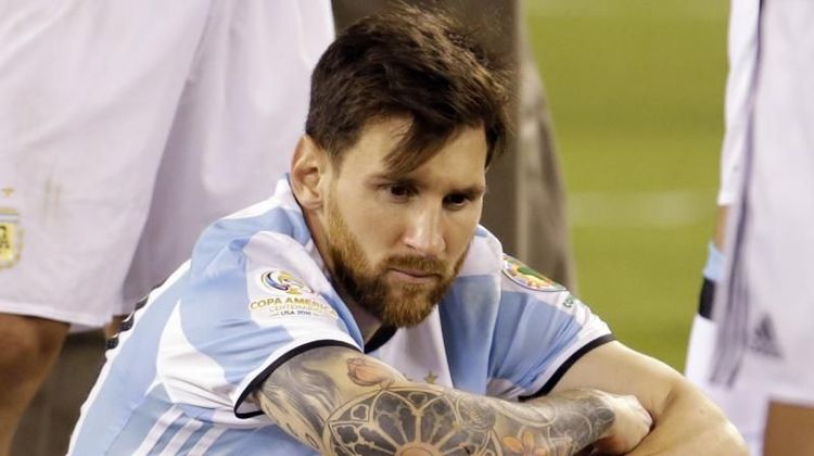 मराठी व्हिडीओ:मेसीने घेतली आंतरराष्ट्रीय फुटबॉलमधून निवृत्ती, पहा सुनंदन लेले यांचे विश्लेषण