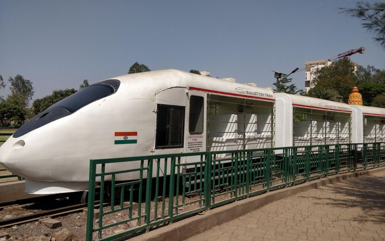 पुण्यात बुलेट ट्रेन आहे ? फ्री मध्ये फिरता पण येतं ? पत्ता बघून घ्या राव !!