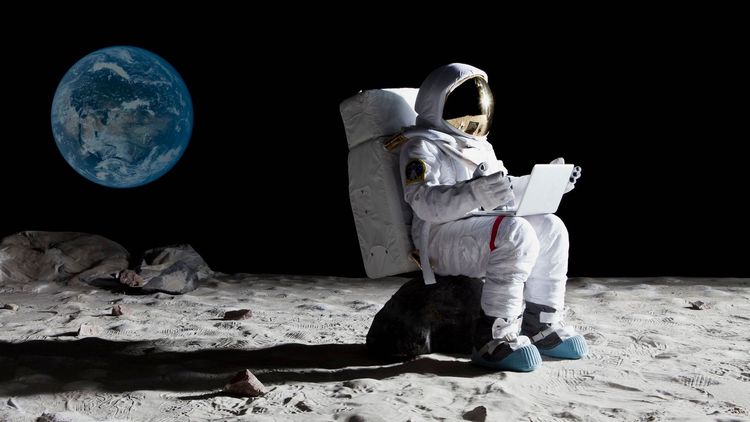 नासा चंद्रावरच्या विष्ठा आणि लघवीने भरलेल्या ९६ बॅगा पृथ्वीवर परत का आणणार आहे ??