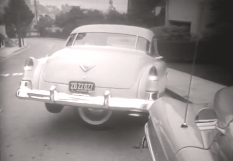 आज ही पार्किंगची टेक्नॉलॉजी असती तर?? इतकी भन्नाट टेक्निक आजच्या कारमध्ये का नसते??