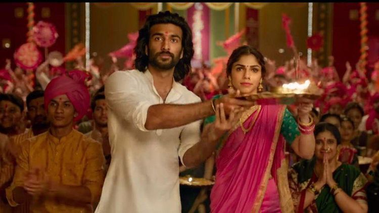 'मलाल’ : महाराष्ट्रीयन चाळीतील परप्रांतीय प्रेमाची गोष्ट ! 