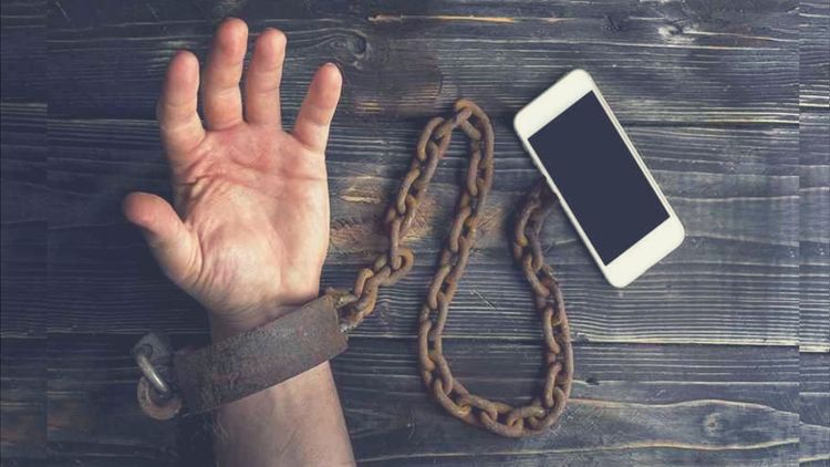 या ठिकाणी सुरु झाले आहे देशातील पहिले मोबाईल व्यसनमुक्ती केंद्र !!