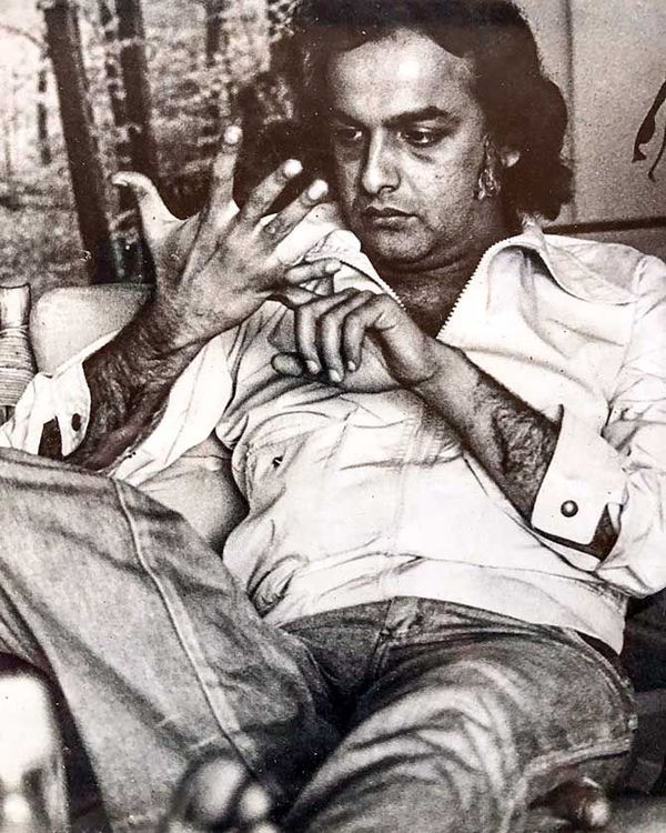 “हे नग्न फोटोशूट पुरोगामी अभिव्यक्तीचे प्रमाण आहे. ज्याला हवं तसं राहण्याची/वागण्याची मुभा असावी हेच यातून सांगायचं होतं.”