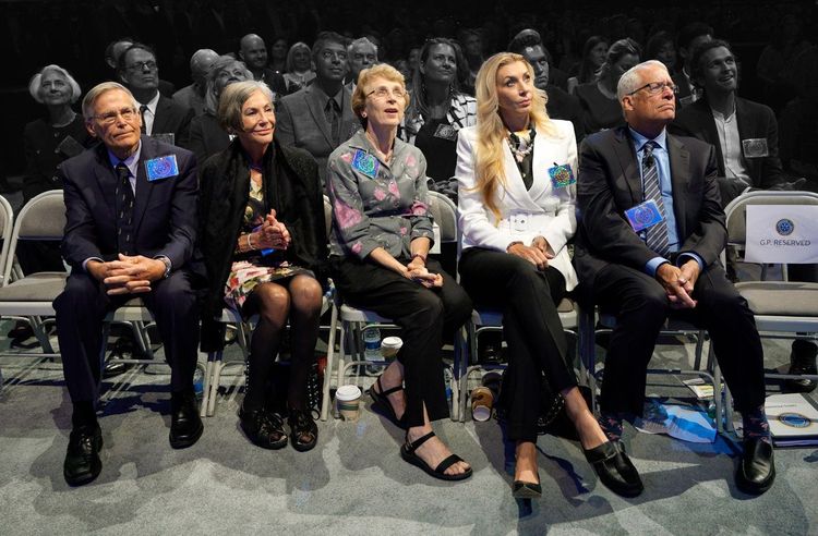 मिनिटाला ५० लाख, एका तासात २८ कोटी आणि एका दिवसात ७११ कोटी...कोण छापतोय एवढा पैसा ??