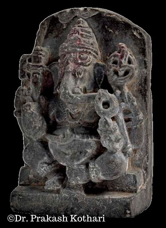 ६. बाराव्या शतकातला चतुर्भुज गणपती