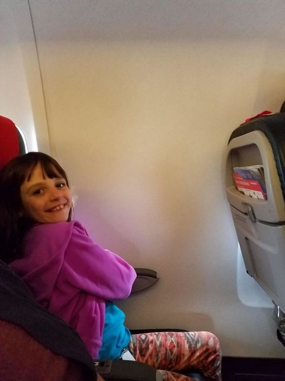 २०. बिचारी पहिल्यांदाच विमानात बसली होती....