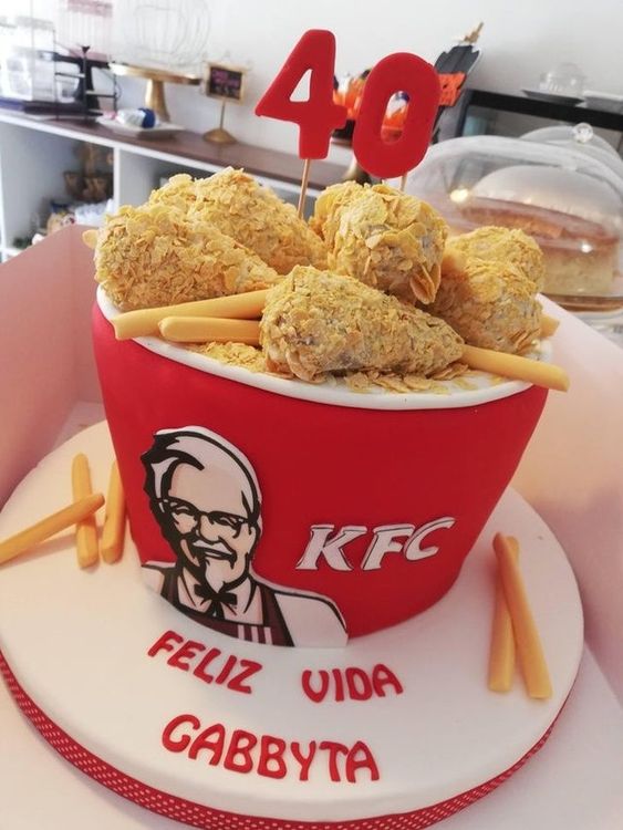 ११. KFC च्या नावाखाली गोड केक कोण खातं ?