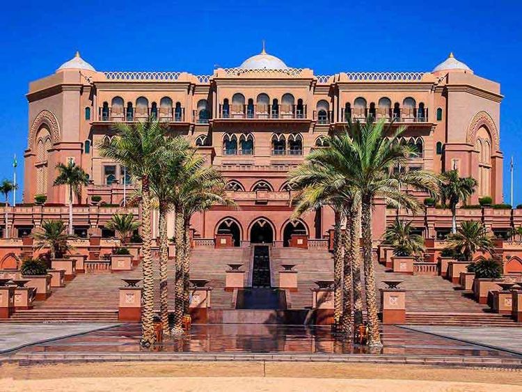 4)इमिरेट्स  पॅलेस, अबुधाबी