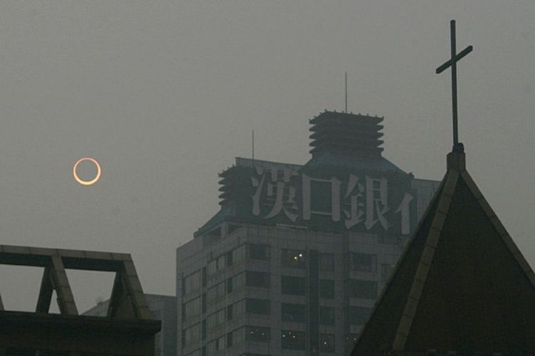 ३. चीनमधील सूर्यग्रहण