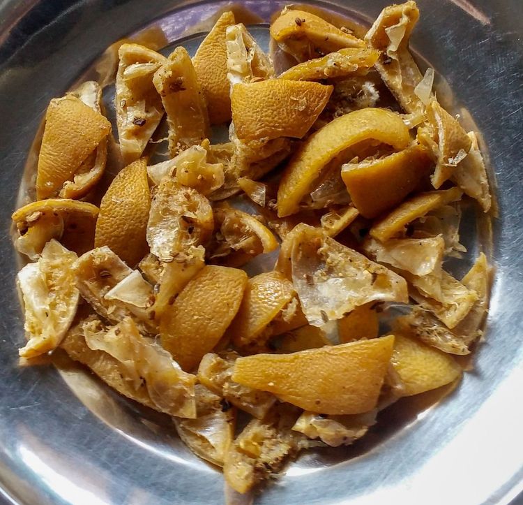 4. लिंबाच्या सालांचे पाचक.