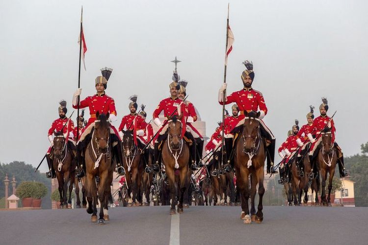 ९ राष्ट्रपतींचं सुरक्षादल हे भारतीय सैन्यातील सर्वात जुनं रेजिमेंट आहे. या रेजिमेंटची स्थापना १७७३ साली झाली. राष्ट्रपतींना सुरक्षा देण्यासाठी त्यांना खास पॅराट्रूपर्सकडून प्रशिक्षण मिळतं.