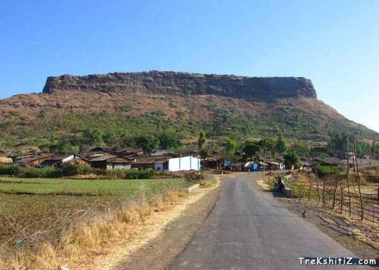 हातगड किल्ला येथे सापडलेल्या अप्रकाशित शिलालेखाचे वाचन-