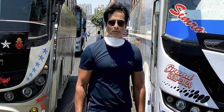 सोनू सूदचं हे घर भेजो मिशन काय आहे हे पाहाच, तुम्हांला कळेल की किती शिस्तबद्धपणे सोनू आपली सामाजिक बांधिलकी निभावत आहे.