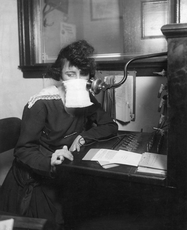 आता आम्ही तुम्हाला मास्कचे वेगवेगळे प्रकार दाखवणार आहोत. हा पहिला फोटो पाहा.